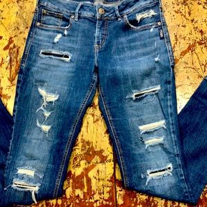 Silver suki skinny 28/31 jeans distressed